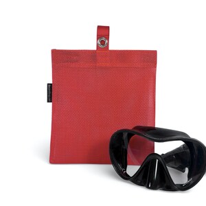 Medium Dive Mesh Pouch with Grommet for Shark Tooth Hunting & Scuba Gear Accessories