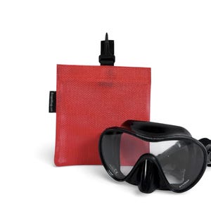 Small Mesh Dive Pouch with Clip - Lightweight Shell Bag for Shark Teeth, Fossil Finds, Beachcombing & Small Dive Accessories