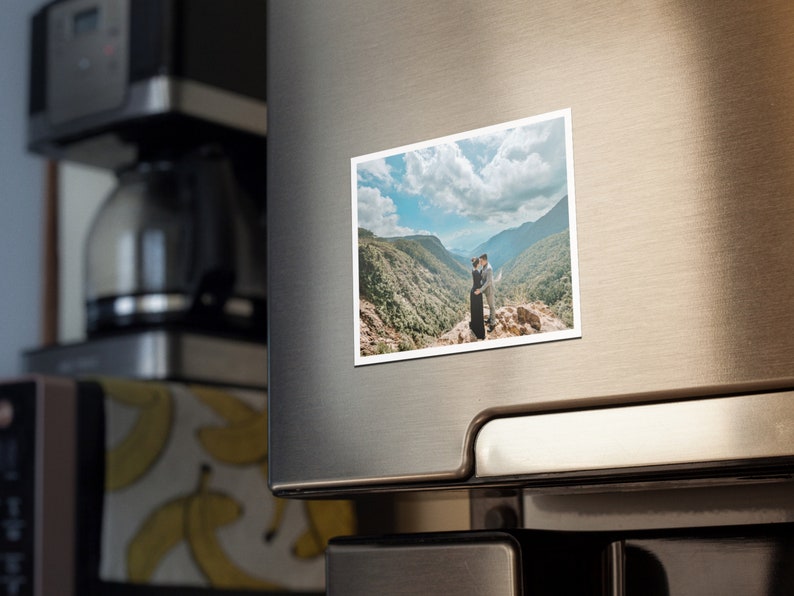 Custom photo magnets | Personalized fridge magnets with your own pictures - showcase your memories and add a personal touch to your kitchen decor. Perfect for gifting or creating a unique magnetic display.