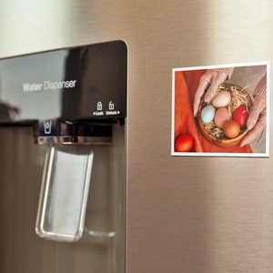 Custom photo magnets | Personalized fridge magnets with your own pictures - showcase your memories and add a personal touch to your kitchen decor. Perfect for gifting or creating a unique magnetic display.