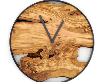 Horloge murale tranche d'arbre en bois d'olivier avec mécanisme silencieux comme décoration murale au design moderne et rustique