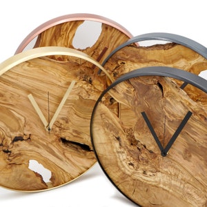 Horloge murale tranche d'arbre en bois d'olivier avec mécanisme silencieux comme décoration murale au design moderne et rustique image 7