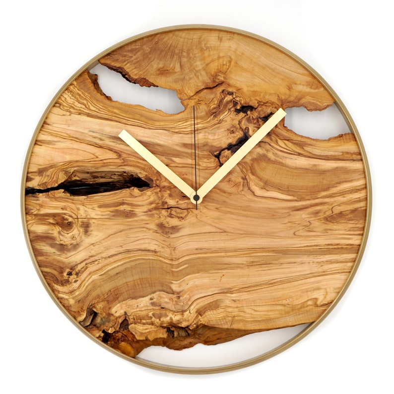 Horloge murale tranche d'arbre en bois d'olivier avec mécanisme silencieux comme décoration murale au design moderne et rustique image 9