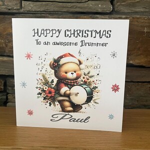 Gepersonaliseerde kerstkaart, kerstkaart muziekinstrument, kerstkaart voor muzikant, muziekkaart, drummer, grote trom, muziekleraar