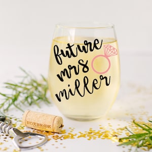 Future Mrs. Weinglas | Future Mrs. Personalisiertes Weinglas | Weinglas ohne Stiel | Verlobung Geschenk | Personalisiertes Weinglas | Frau Glas