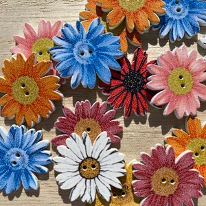 x10 Holzknöpfe in Blumenform, Holzblumenknöpfe, Holzknopf, niedliche Knöpfe, Nähen, Stricken, Häkeln, kleine Knöpfe, niedliche Blumen