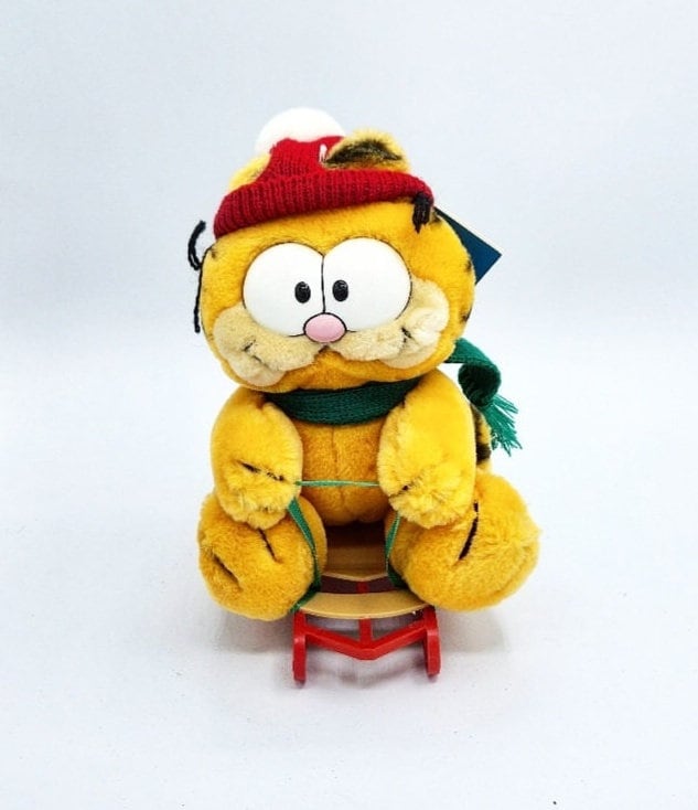Vintage Garfield Plush Toy ガーフィールド ぬいぐるみ Vintage Garfield Plush, Garfield Plush, Garfield Toys, Sledding