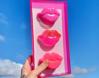 Pink Lips Resin Art – 3D Acrylic Wall Art – Pop Art Sculpture – Maximalist & Dopamine Home Decor – Makeup Room Decor