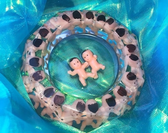 Kitsch Resin Ashtray, Cute Baby Ashtray, Quirky Resin Decor, Dopamine Decor, Vintage Ashtray, Retro Resin Art, Pop Art Decor, Funky Decor