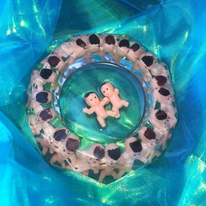 Kitsch Resin Ashtray, Cute Baby Ashtray, Quirky Resin Decor, Dopamine Decor, Vintage Ashtray, Retro Resin Art, Pop Art Decor, Funky Decor