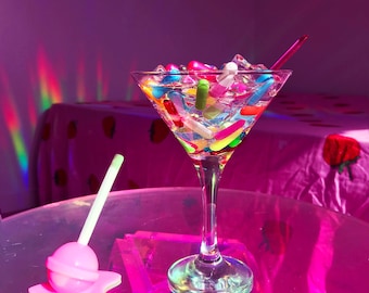 Pill Martini Glass, Resin Fake Martini, Fake Food Decor, Overdose Pill Art, Pop Art Sculpture, Funky Home Decor, Quirky Bar Decor, Resin Art