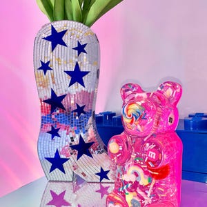 Giant resin gummy bear sculpture with fake candies - Pink pop art wall sculpture