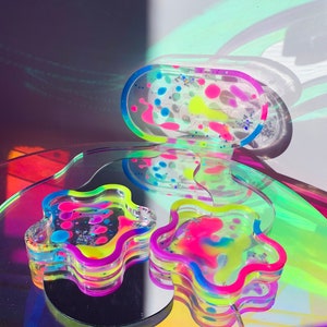 Resin Wavy Coaster Set of 4 Funky Rainbow Coaster Squiggle Neon Coaster ...