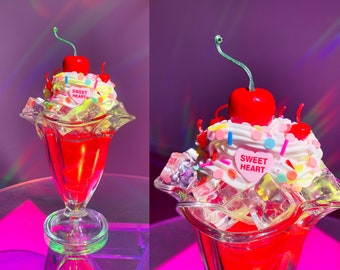 Luminária de Sorvete, Decoração de Comida Falsa, Arte em Resina de Sobremesa, Iluminação Inusitada, Luz Noturna Divertida, Milkshake Rosa, Decoração Dopamina, Luminária Maluca, Luz de Humor