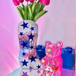 Giant resin gummy bear sculpture with fake candies - Pink pop art wall sculpture