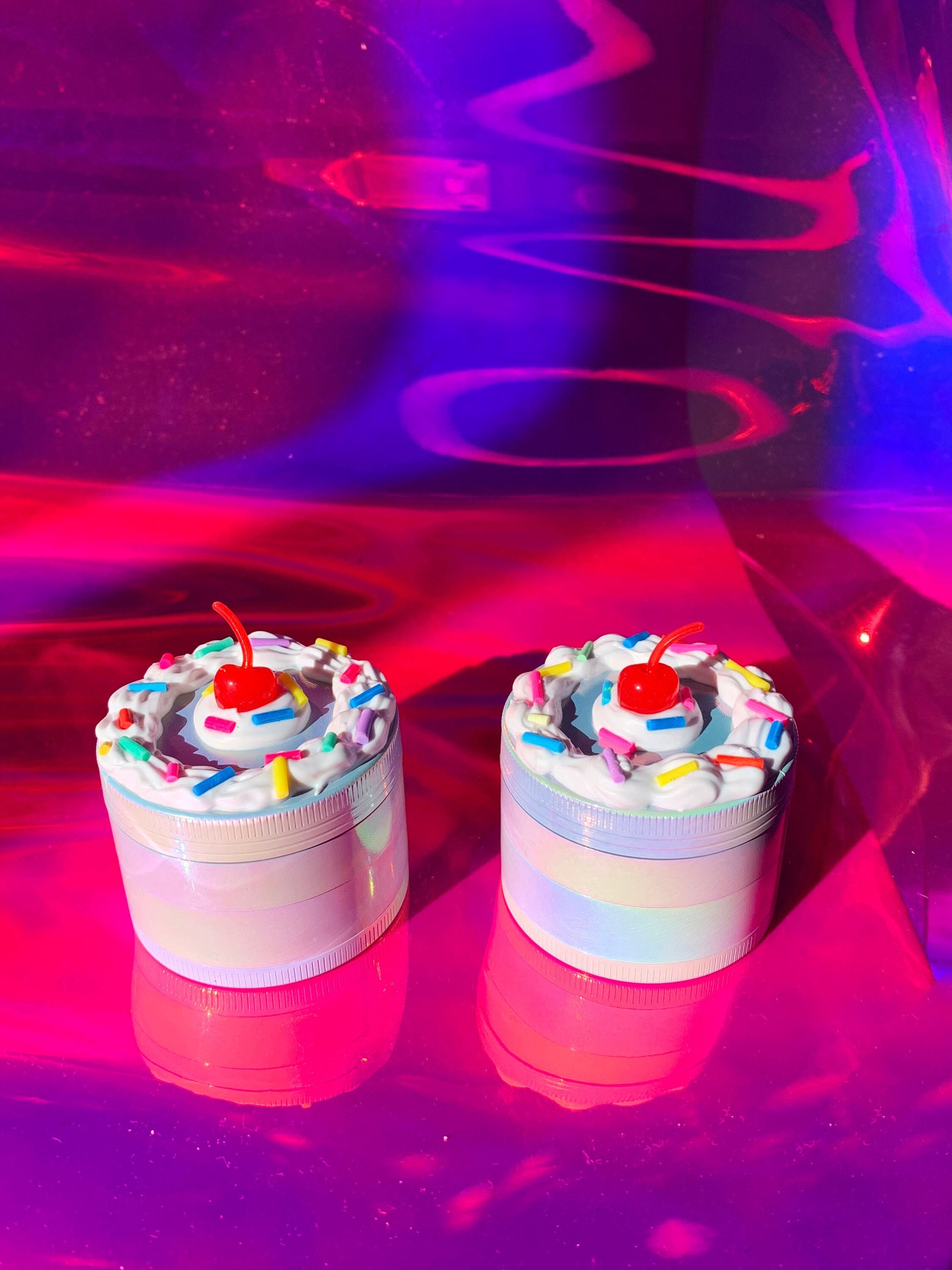 Fake Cake Metal Grinder - Cute Kawaii Grinder - Girly Big Herb Grinder - Pretty Cherry Y2K Grinder - Iridiscent Grinder Catcher