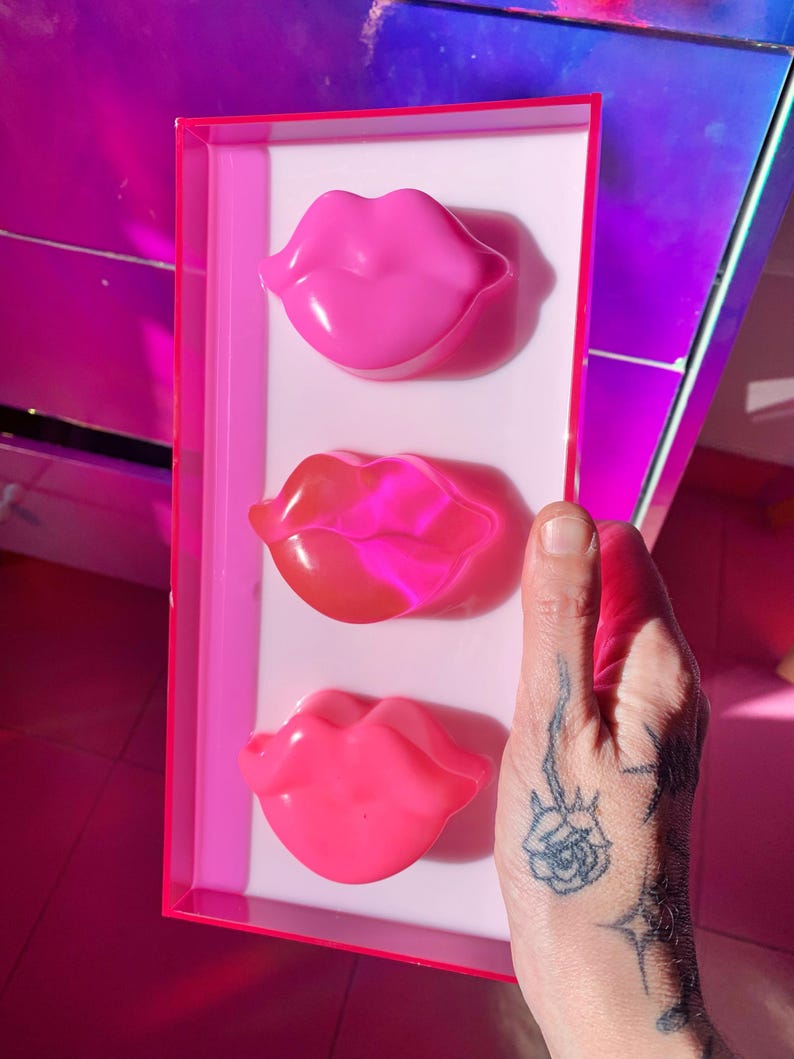 pink lips acrylic art - pop art sculpture