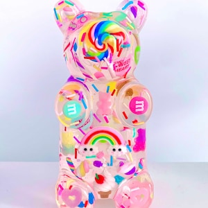 グミベアアート、巨大樹脂グミベア、ポップアート彫刻、ドーパミンデコレーション、キャンディ樹脂アート、マキシマリストデコレーション、フェイクフードアート、ファンキーデコレーション