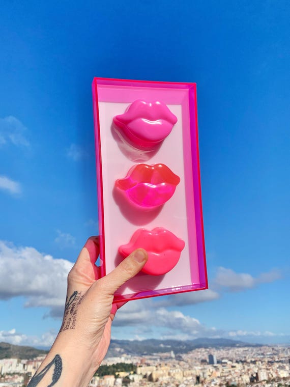 Pink Lips Resin Art – 3D Acrylic Wall Art – Pop Art Sculpture – Maximalist & Dopamine Home Decor – Makeup Room Decor