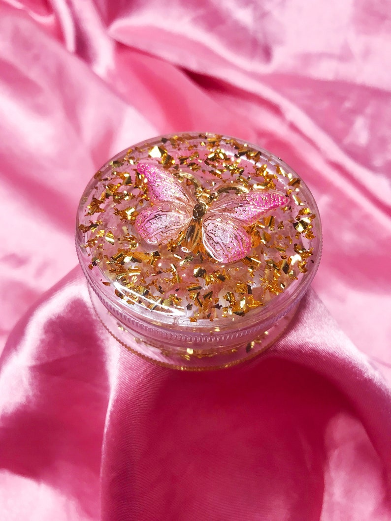 Custom Resin Grinder With Golden Flakes and Butterfly to Choose from - Beautiful Stoner Gift - Herb Grinder 60mm 420 Feminine 