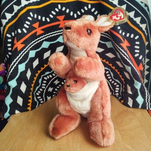 Pouch (12") ~ 2000 Ty Beanie Buddy ! Brand New w/ Heart Protector !!