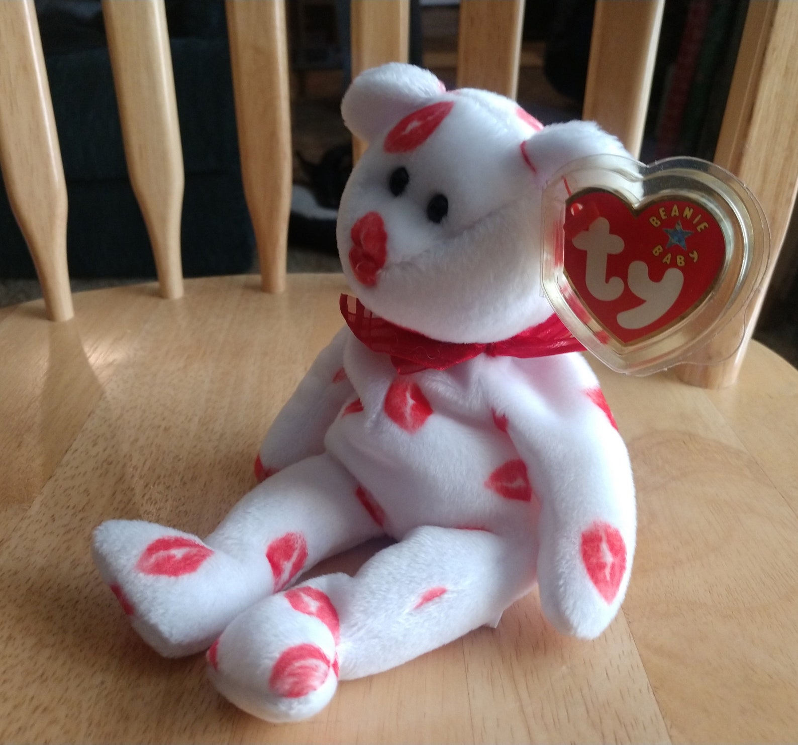 Smooch the Kisses Bear 2000 Ty Beanie Baby Brand New W/ Heart Protector