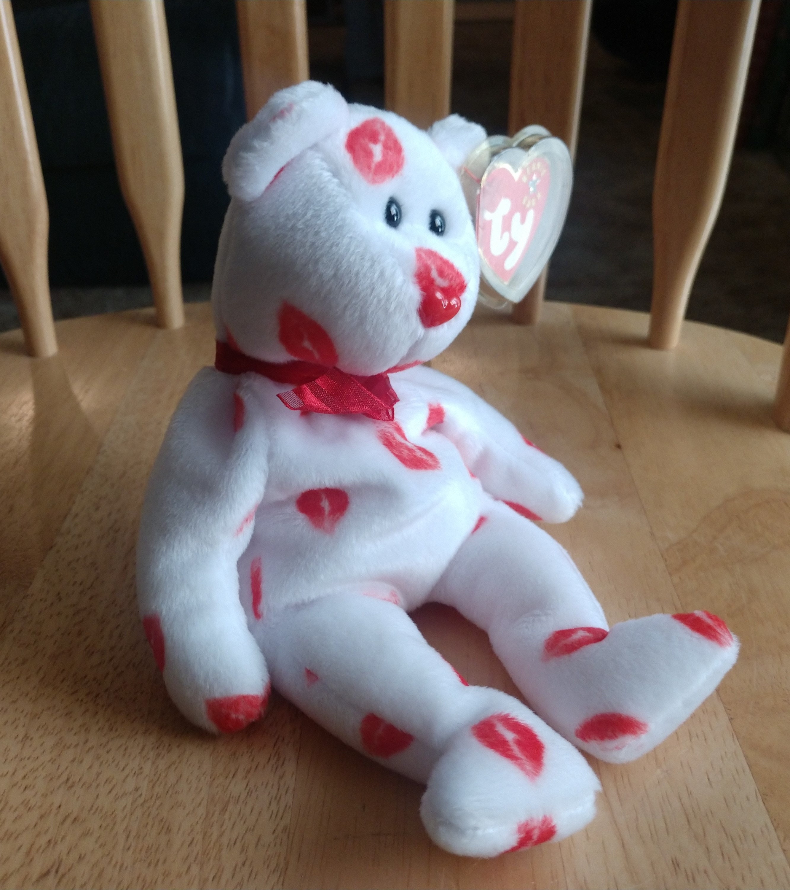 Smooch the Kisses Bear 2000 Ty Beanie Baby Brand New W/ Heart Protector