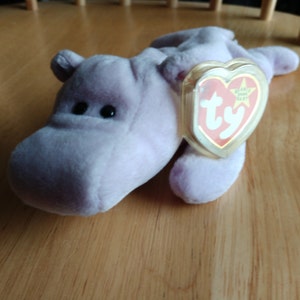 Happy the Hippo ~ 1993 Ty Beanie Baby ! Brand New w/ Heart Protector !!