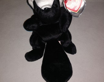 Stinky the Skunk ~ 1995 Ty Beanie Baby ! Brand New w/ Heart Protector !!