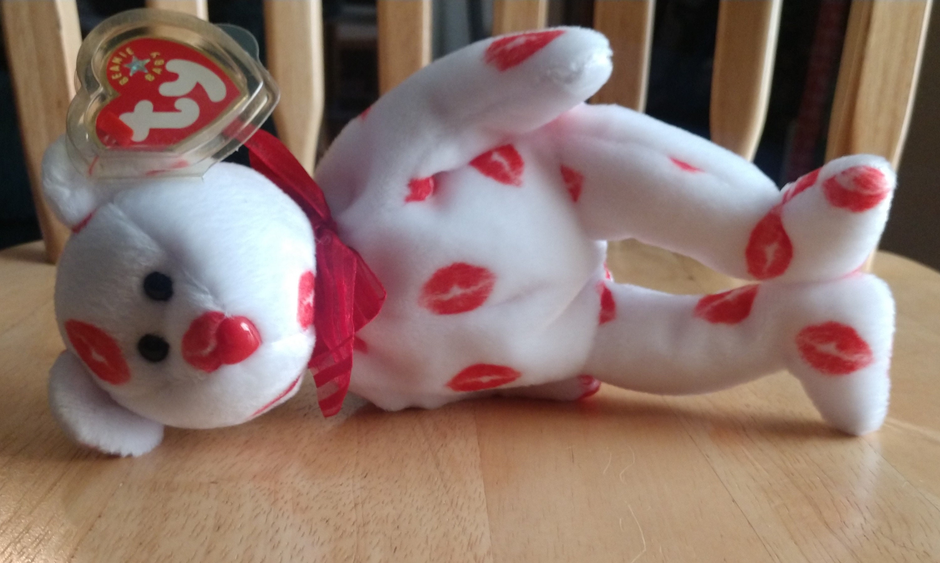 Smooch the Kisses Bear 2000 Ty Beanie Baby Brand New W/ Heart Protector