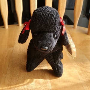 GiGi the Poodle ~ 1998 Ty Beanie Baby ! Brand New w/ Heart Protector !!