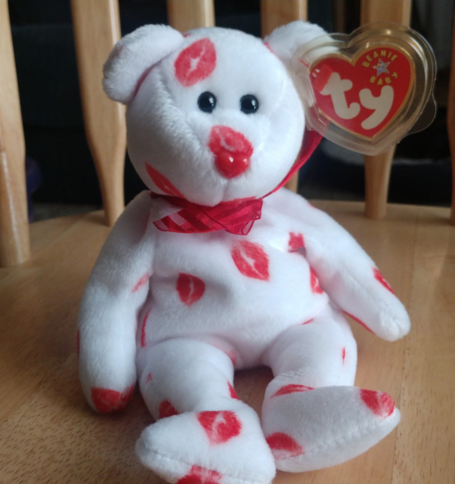 Smooch the Kisses Bear 2000 Ty Beanie Baby Brand New W/ Heart Protector