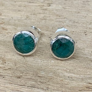 Raw Emerald Round Faceted 7mm Stud Earring I Bezel Setting I Sterling Silver