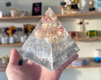 Dried Flowers Orgone Pyramid | Resin Pyramid Blue Calcite Stones | Blue Orgonite Pyramid, Resin Flower Crystal, Preserved Flower Pyramid