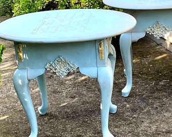 Par de mesitas de noche vintage, par de mesas auxiliares Shabby Chic, mesitas de noche ovaladas Queen Ann, juego de dos mesitas de noche de estilo provincial francés.