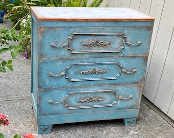 Commode ancienne, organisateur multimédia, commode du milieu du siècle, commode vintage, table de campagne française d'entrée, commode shabby chic