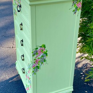 ¡Agotado! ¡Indisponible! Cofre de lencería, cómoda alta antigua, flores originales pintadas a mano, armario campestre francés, cómoda Shabby Chic imagen 8