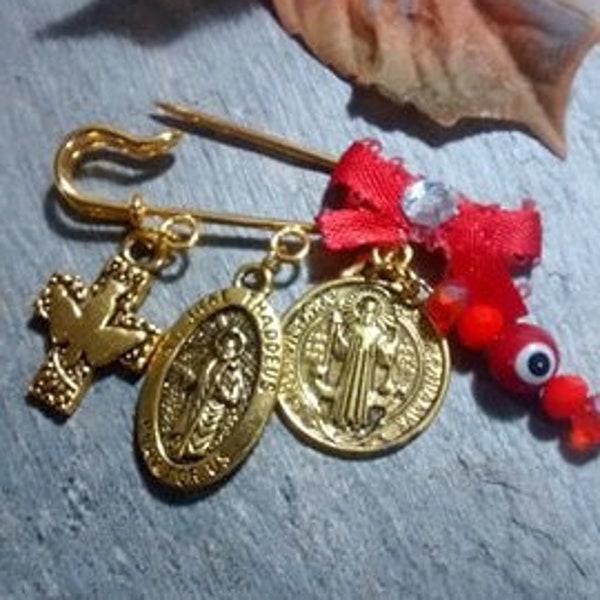 Baby pin San Judas Thaddeus, San Benito and cross of the holy spirit