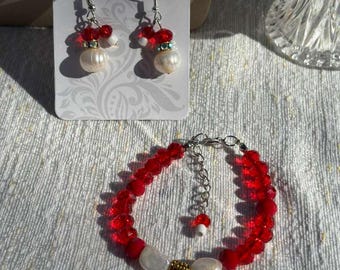 Handcrafted bracelet and earrings set Santa in Freshwater Pearls