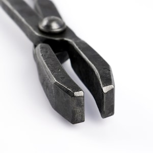 Blacksmith Tongs (Flat Jaw) – Precision Tools for Every Forge