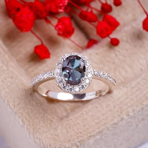 Vintage Alexandrite Ring Color Changing Ring Engagement Ring Oval Cut Color Change Gemstone Ring Sterling Silver Ring
