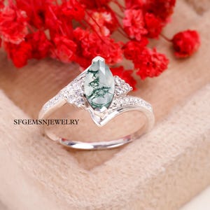Dainty Moss Agate Ring, Marquise Moss Agate Ring, Alternative Engagement Ring, Moss Agate Engagement Ring