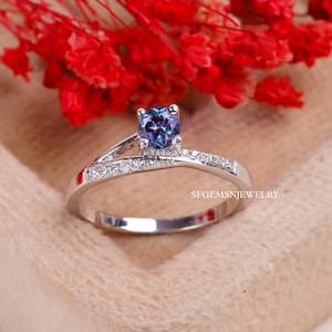 Dainty Alexandrite Silver Ring, Engagement Ring, June Birthstone, Round Cut Ring, Color Changing Gemstone, Christmas Gifts For Wife