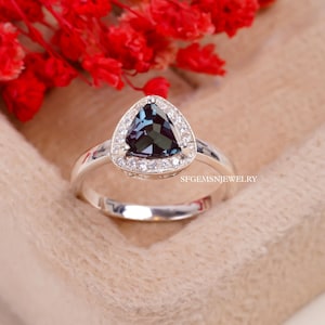 Bague de mariage en alexandrite trillion à changement de couleur, bague en pierre à changement de couleur, bague de naissance de juin, bague de promesse, bague alexandrite argentée