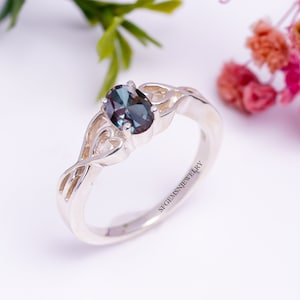 Vintage Alexandrite Ring Color Changing Ring Engagement Ring Oval Cut Color Change Gemstone Ring Sterling Silver Ring