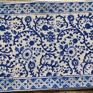 Decorazione da tavolo da pranzo in tela di cotone di qualità esclusiva, con motivo floreale bianco su blu, set di 6 tovagliette e 6 tovaglioli, dimensioni tovaglietta: 13"x19"