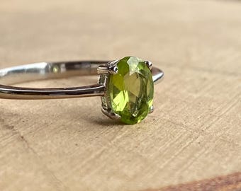 Oval Cut Peridot 925 Sterling Silver Ring