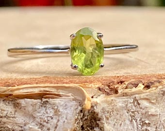 Oval Cut Peridot 925 Sterling Silver Ring