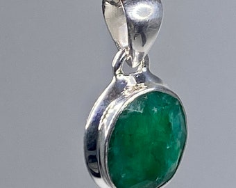 Raw Emerald and Silver Pendant Including the Chain (UV2077)