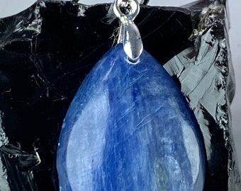 Pendentif cyanite bleue et argent